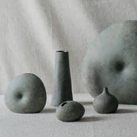 Vase droit vert patiné